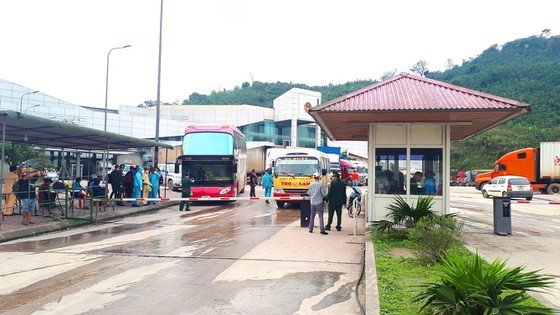 Border guard forces strive to control Covid-19 ảnh 7