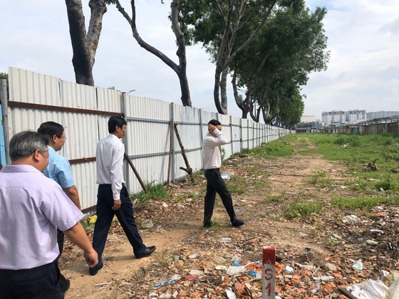 First district hands over premise for second metro line project ảnh 2