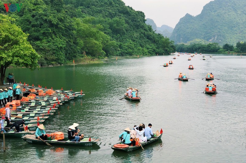 Airlines and railways gearing for summer tourism ảnh 1