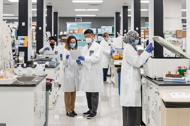 Vingroup receives mRNA Covid-19 vaccine production technology ảnh 1