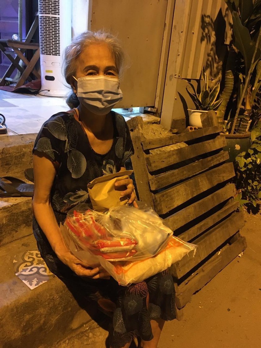 'Chợ Lạc Xoong' ngày đêm cứu trợ người nghèo TPHCM trong dịch ảnh 5