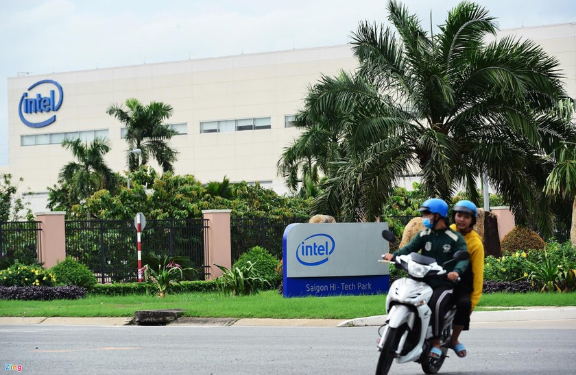 Intel, Coca-Cola thuê khách sạn, tiêm vaccine Covid-19, tặng tiền cho công nhân ảnh 1