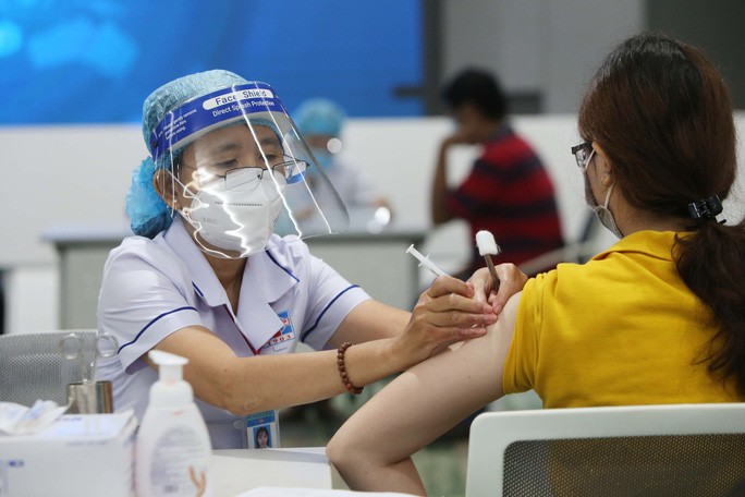 TPHCM mời tất cả người dân ở lại cùng thành phố, y tế đến từng nhà tiêm vaccine ảnh 2