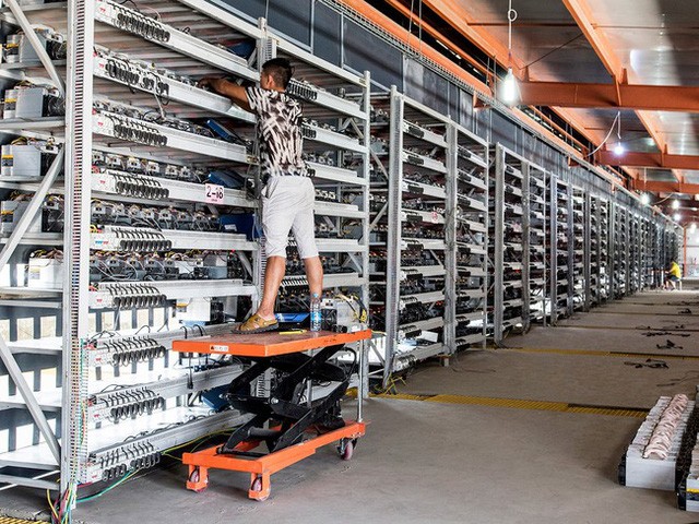 “Sóng gió” Bitcoin: Nhà đầu tư thành con bạc? - Ảnh 2. “Sóng gió” Bitcoin: Nhà đầu tư thành con bạc? - Ảnh 2.