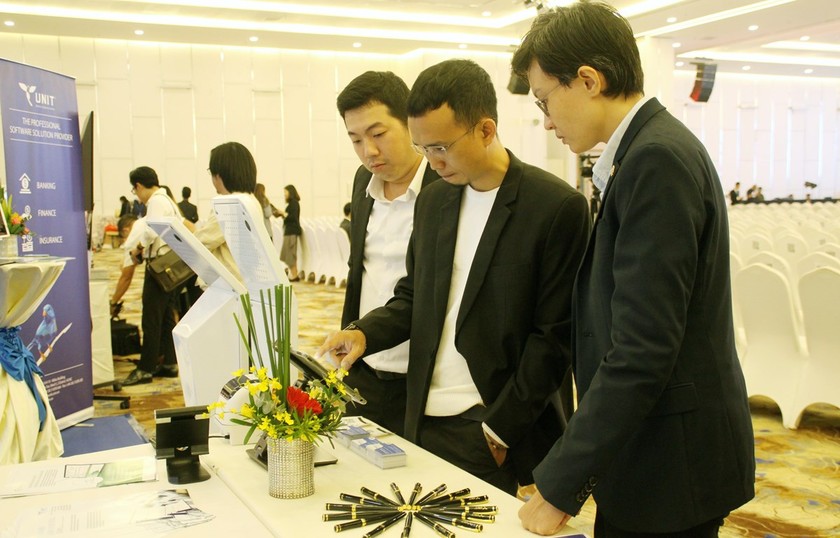 Sản phẩm công nghệ thu hút doanh nghiệp trải nghiệm. (Ảnh: Mỹ Phương/TTXVN)