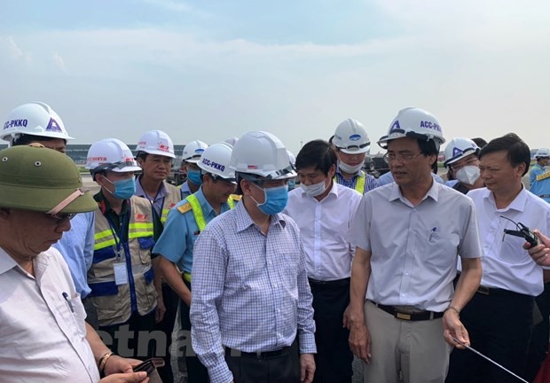 Bộ trưởng GTVT 'chốt' thời gian sửa chữa xong đường băng Nội Bài hình ảnh 2 Bo truong GTVT 'chot' thoi gian sua chua xong duong bang Noi Bai hinh anh 2