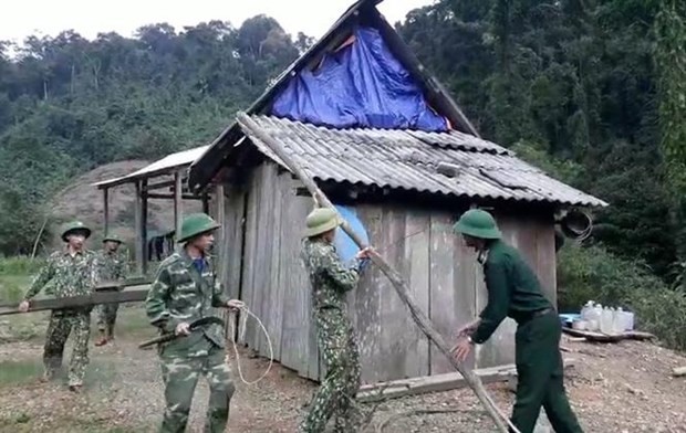 Bão chồng lũ, người dân Quảng Bình gồng mình khắc phục hậu quả hình ảnh 2 Bao chong lu, nguoi dan Quang Binh gong minh khac phuc hau qua hinh anh 2