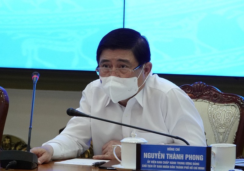 Chủ tịch TPHCM: ‘Ra đường là phải đeo khẩu trang’ ảnh 1
