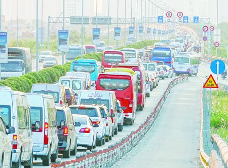 HCMC facing overloaded traffic gateways ảnh 1