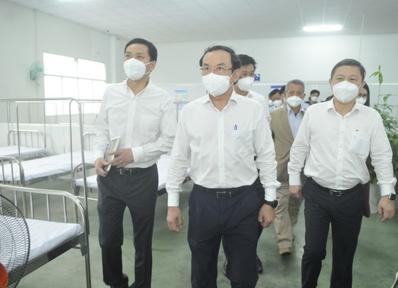 HCMC accompanying businesses to overcome difficulties: City Party Chief ảnh 2