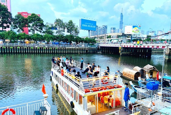 The new pace of life along canals in HCMC ảnh 2