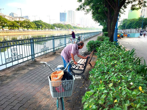 The new pace of life along canals in HCMC ảnh 5