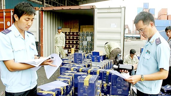 HCMC drastically fights against smuggling, trade fraud ảnh 1