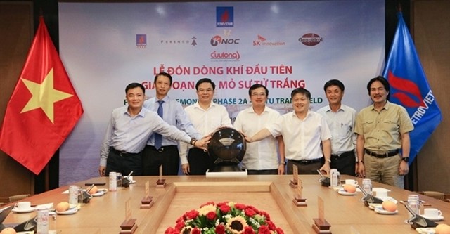 First gas pumped out of White Lion oil field in phase 2A ảnh 1