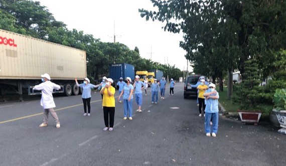Enterprises face difficulties when carrying out three-on-site production model ảnh 1