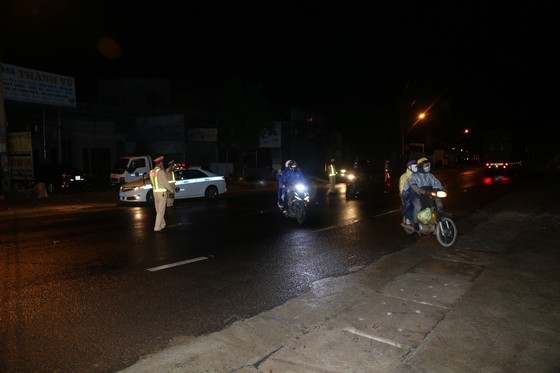 Dong Nai escorts 900 workers returning to Dak Lak by motorbikes ảnh 4
