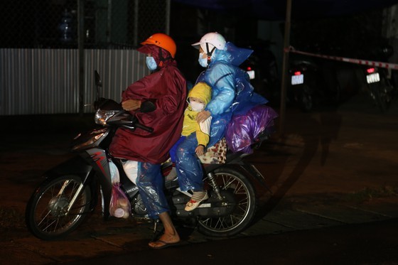 Dong Nai escorts 900 workers returning to Dak Lak by motorbikes ảnh 7