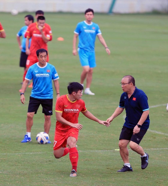 Vietnam faces crisis in defense in match against Australia ảnh 2
