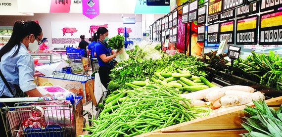 Trade activities begin to resume in HCMC ảnh 1