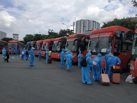 HCMC plans to receive workers back to city for work ảnh 1