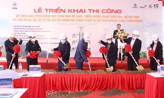 Construction of power transmission line from Lao to Vietnam started ảnh 1