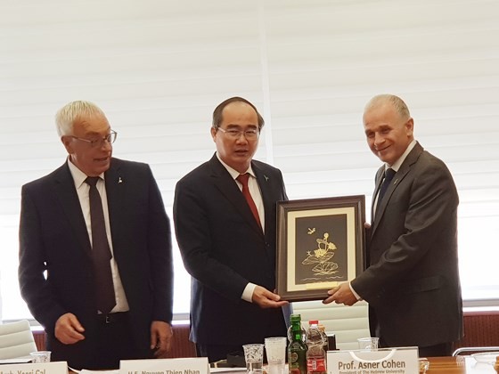 Bà thư Thà nh á»§y TPHCM Nguyá»
n Thiá»n Nhân há»i kiến Tá»ng thá»ng Israel Reuven Rivlin ảnh 3