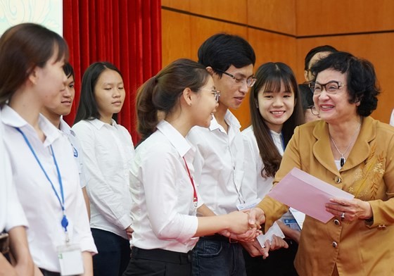 Trao há»c bá»ng Nguyá»
n VÄn Hưá»ng nÄm 2018: 142 suất há»c bá»ng vá»i tá»ng trá» giá 1 tá»· 191 triá»u Äá»ng ảnh 2