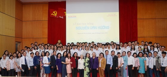 Trao há»c bá»ng Nguyá»
n VÄn Hưá»ng nÄm 2018: 142 suất há»c bá»ng vá»i tá»ng trá» giá 1 tá»· 191 triá»u Äá»ng ảnh 1
