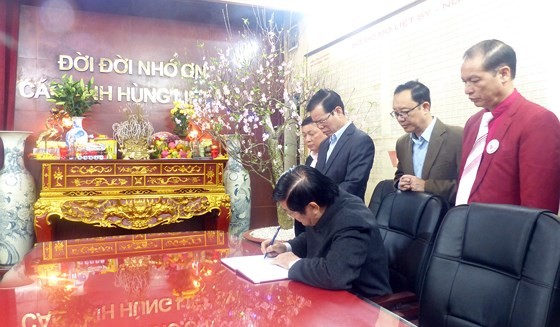 Nguyên Chá»§ tá»ch nưá»c Trương Tấn Sang tưá»ng niá»m, tri ân các anh hùng, liá»t sÄ© tại Vá» Xuyên ảnh 5