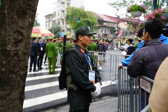 North Korean leader Kim Jong Un arrives in Dong Dang Train Station ảnh 24