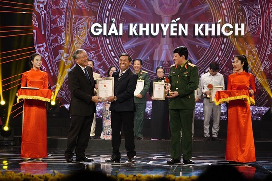 Sai Gon Giai Phong Newspaper wins four prizes at Bua Liem Vang Press Award 2019 ảnh 5