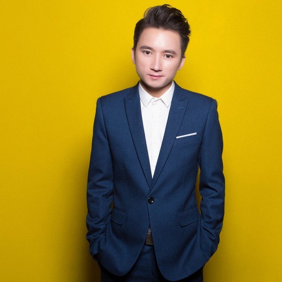 Pop singer Hoang Thuy Linh sets record at 2020 Devotion Music Awards ảnh 5