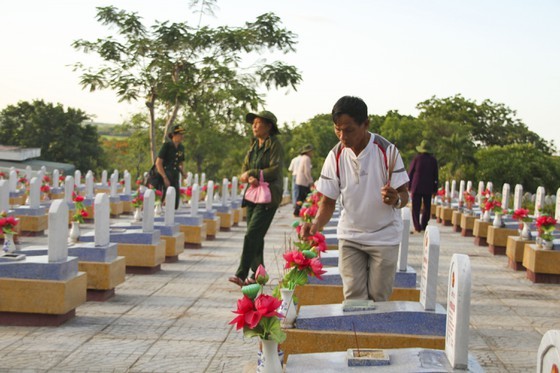 Crowds flock to Quang Tri, the land with fire and sword ảnh 9