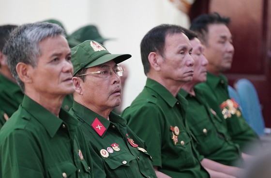 HCMC’s Party, government, and people show gratitude to war invalids ảnh 7