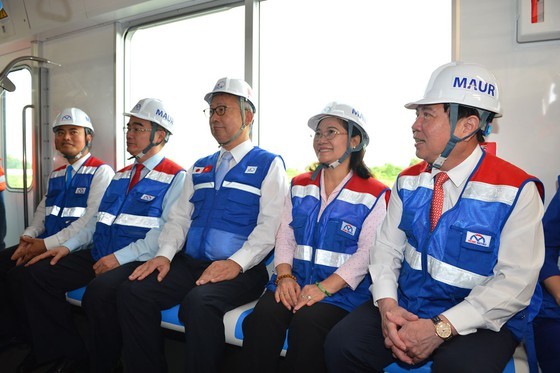 HCMC’s first metro train introduced to public ảnh 2