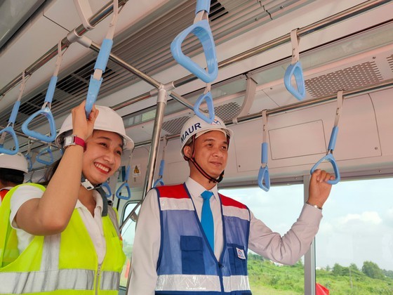 HCMC’s first metro train introduced to public ảnh 5