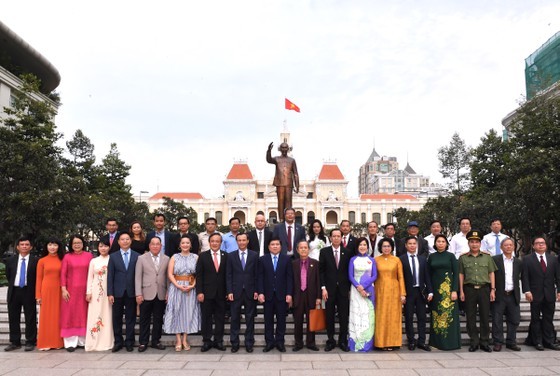 HCMC collects OVs’ opinions on digital transformation, economic development ảnh 15