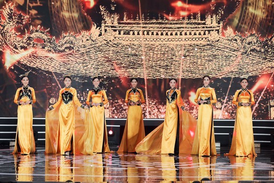 Do Thi Ha wins Miss Vietnam 2020 crown ảnh 5