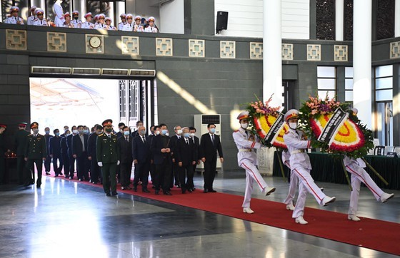 State funeral in Hanoi, Ben Tre for former Deputy PM Truong Vinh Trong starts ảnh 8