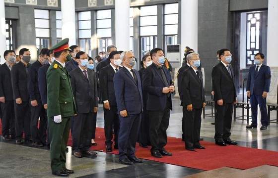 State funeral in Hanoi, Ben Tre for former Deputy PM Truong Vinh Trong starts ảnh 10