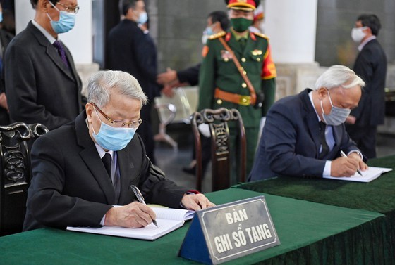 State funeral in Hanoi, Ben Tre for former Deputy PM Truong Vinh Trong starts ảnh 12