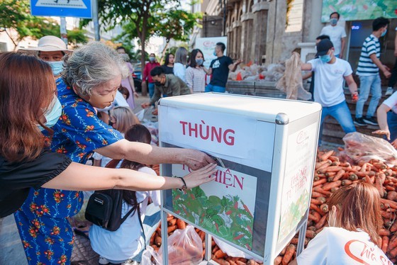 Beauty queens join produce 'rescue' campaign to help farmers in affected area ảnh 3