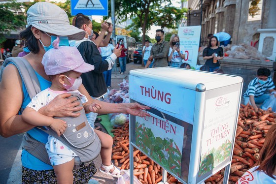 Beauty queens join produce 'rescue' campaign to help farmers in affected area ảnh 4