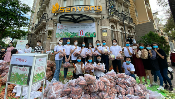 Beauty queens join produce 'rescue' campaign to help farmers in affected area ảnh 7