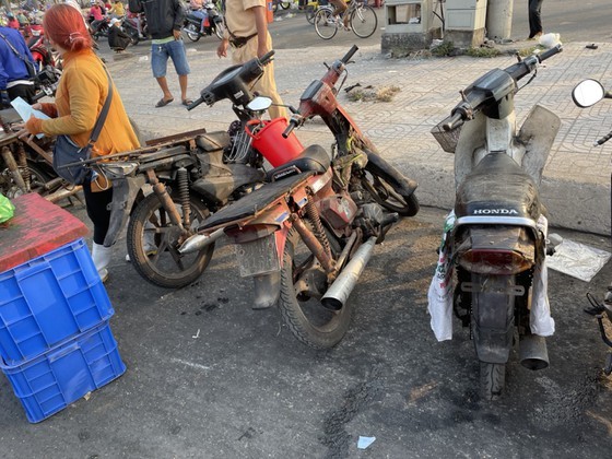 HCMC Police handle, seize hundreds of outdated motor vehicles ảnh 8