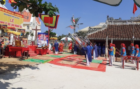 Ritual commemorating soldiers of ancient Hoang Sa Flotilla held ảnh 2