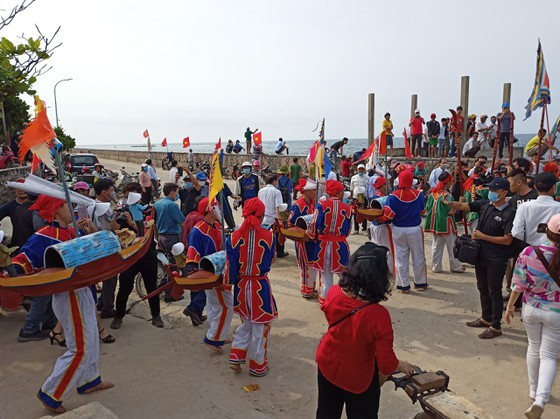 Ly Son island’s traditional boat race certified as national intangible cultural ảnh 11