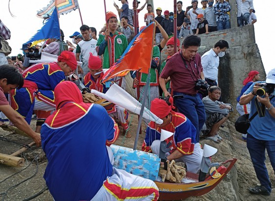 Ly Son island’s traditional boat race certified as national intangible cultural ảnh 13