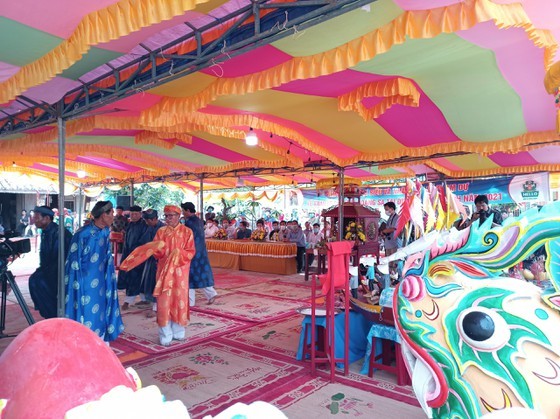 Ly Son island’s traditional boat race certified as national intangible cultural ảnh 8