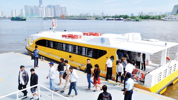 HCMC calls on people to travel safely on upcoming holidays ảnh 1
